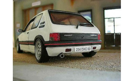 Peugeot 205 GTI 1/18 Solido 1.9 Blanc Meije ligne groupe n miniature