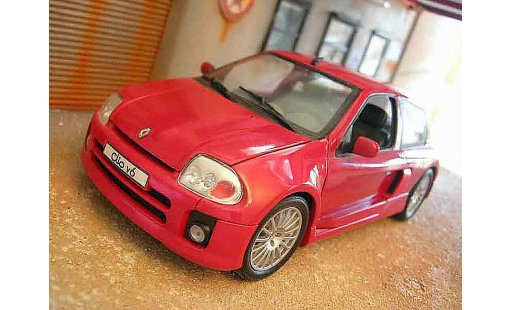 Renault Clio V6 1/18 Universal Hobbies rouge miniature