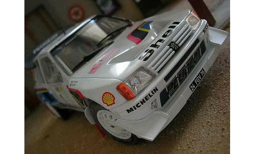 Peugeot 205 Turbo 16 1/18 Solido 1986 #1 blanche miniature