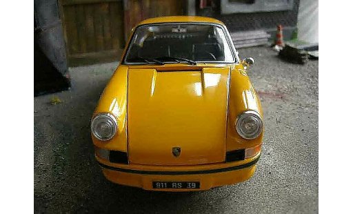 Porsche 911 RS 1/18 Universal Hobbies 2.7 jaune miniature