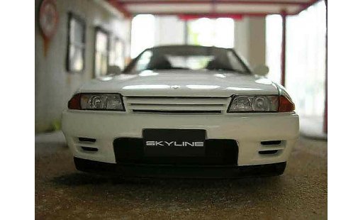 Nissan Skyline R32 1/18 Autoart gt-r v-spec ii blanche miniature