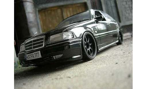 Mercedes Classe C AMG 1/18 Ut Models 36 noire miniature