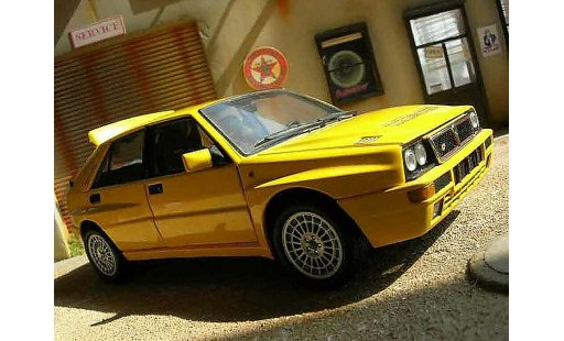 Lancia Delta HF Integrale 1/18 Kyosho evolution 2 jaune miniature