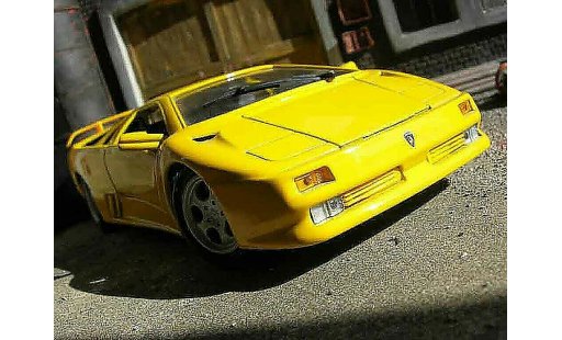 Lamborghini Diablo 1990 1/18 Maisto jaune miniature