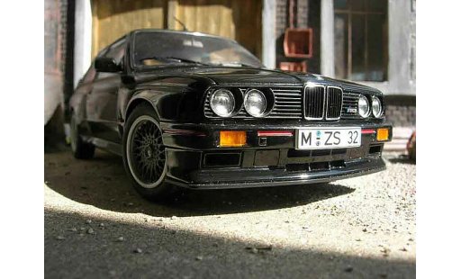 Bmw M3 Sport Evolution 1/18 Autoart E30 noire miniature