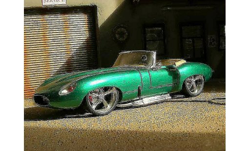 Jaguar E-Type 1961 1/18 Burago dub miniature