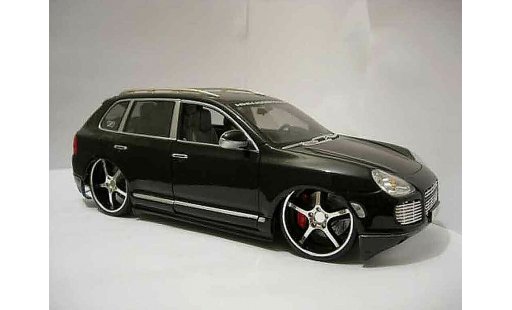 Porsche Cayenne Turbo S 1/18 Maisto noire miniature