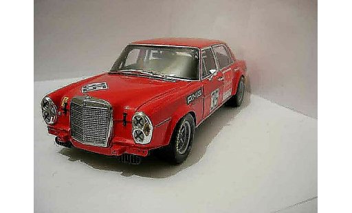 Mercedes 300 6.8 1/18 Minichamps amg miniature