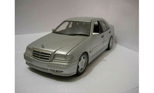 Mercedes Classe C AMG 1/18 Ut Models 36 grise miniature