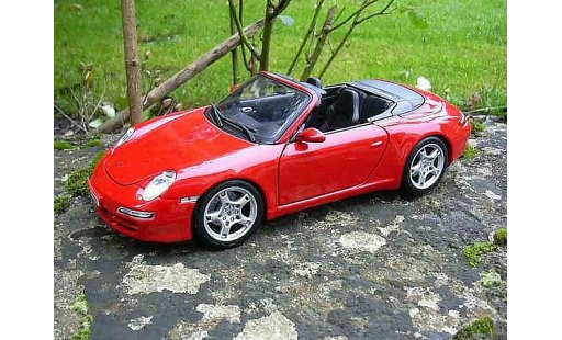 Porsche 911 Cabriolet 1/18 Maisto S rouge miniature
