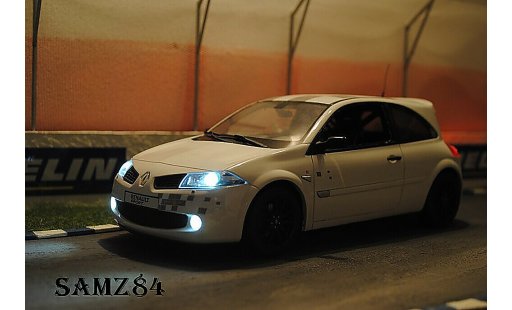 Renault Megane R26R 1/18 Ottomobile blanche Safety Car LED miniature
