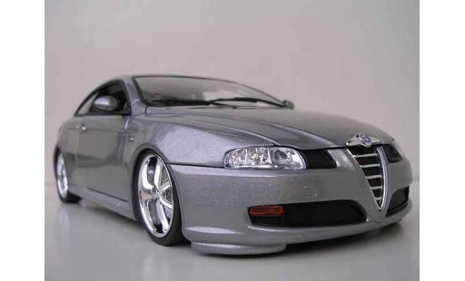 Alfa Romeo GT coupe 1/18 Welly grise jantes chromees 17 pouces miniature