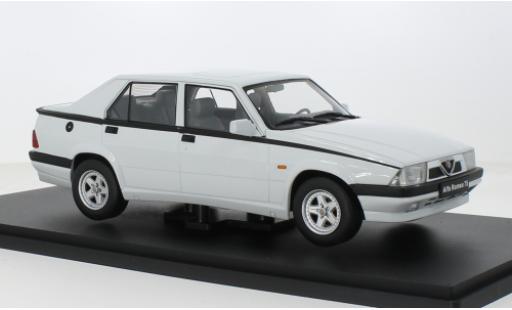 Miniature Alfa Romeo 75 1/18 Triple 9 Collection blanche Triple 9 Coll 1:18 Alfa Romeo 75 1/18 Triple 9 Collection blanche Triple 9 Coll 1:18 miniature