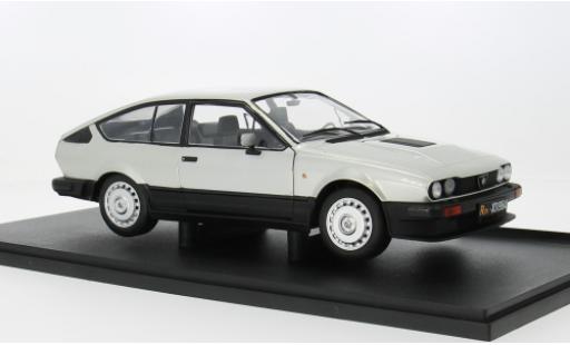 Alfa Romeo GT 1/18 Solido V6 grise/noire 1984 1:18 miniature