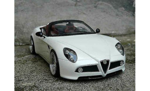 Alfa Romeo 8C competizione 1/18 MR Collection spider mr blanche jantes alu miniature