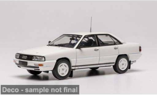 Audi 200 1/43 IXO (C3) Quattro blanche 1989 1:43 miniature