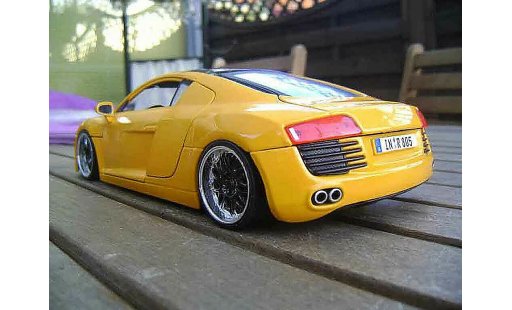 Audi R8 4.2 fsi 1/18 Maisto . jaune jantes 19 pouces noires miniature