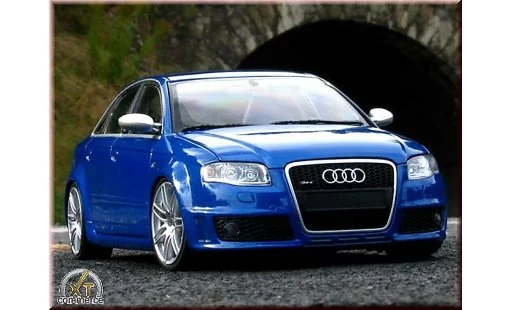 Audi RS4 berline 1/18 Minichamps bleu kit suspension rabaissee miniature