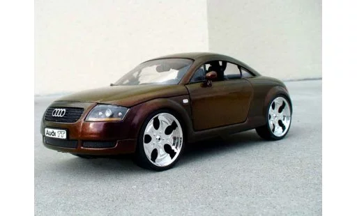 Audi TT coupe 1/18 Revell firefly peinture cameleon miniature