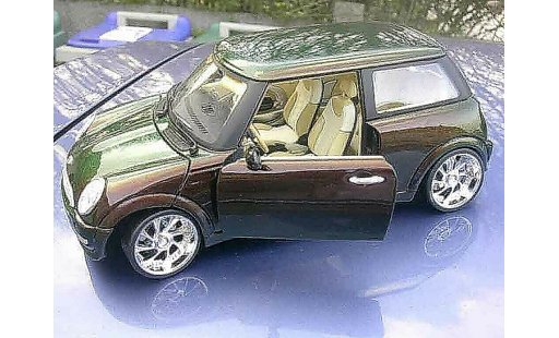 Mini One Base 1/18 Burago carat cameleon miniature