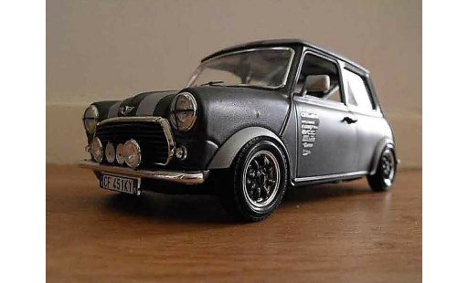 Austin Mini cooper 1/18 Burago 1969 preparation course miniature