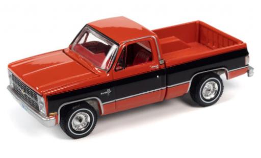Miniature Chevrolet Silverado 1/64 Auto World 10 Fleetside rouge/noire 1984 Chevrolet Silverado 1/64 Auto World 10 Fleetside rouge/noire 1984 miniature
