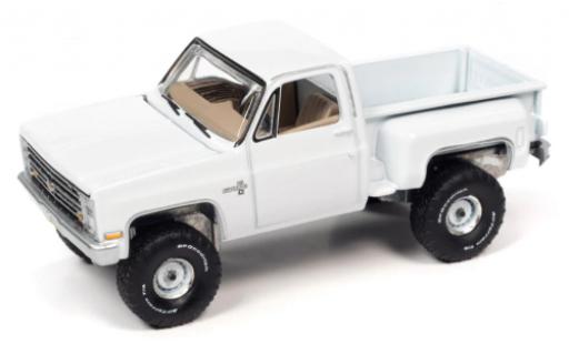 Miniature Chevrolet Silverado 1/64 Auto World K10 Stepside blanche 1986 Chevrolet Silverado 1/64 Auto World K10 Stepside blanche 1986 miniature