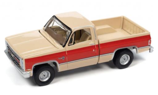 Miniature Chevrolet Silverado 1/64 Auto World R10 Fleetside beige/rouge 1987 Chevrolet Silverado 1/64 Auto World R10 Fleetside beige/rouge 1987 miniature