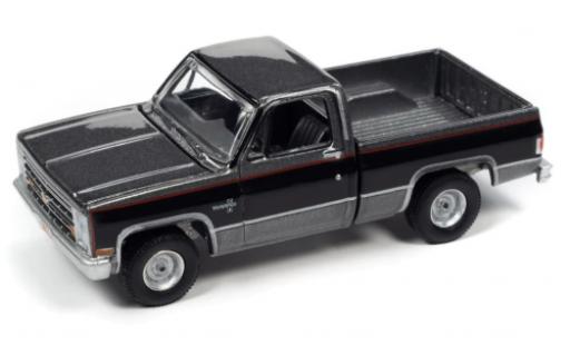Miniature Chevrolet Silverado 1/64 Auto World R10 Fleetside metallise gris/noire 1987 Chevrolet Silverado 1/64 Auto World R10 Fleetside metallise gris/noire 1987 miniature
