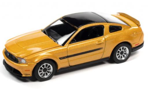 Miniature Ford Mustang 1/64 Auto World GT/CS metallise jaune 2012 Ford Mustang 1/64 Auto World GT/CS metallise jaune 2012 miniature