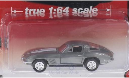 Miniature Chevrolet Corvette 1/64 Auto World StingRay 427 Special Version grise/blanche 1967 ohne Vitrine Chevrolet Corvette 1/64 Auto World StingRay 427 Special Version grise/blanche 1967 ohne Vitrine miniature