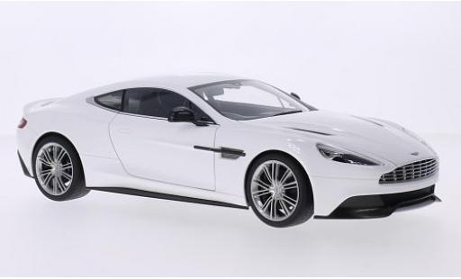 Miniature Aston Martin Vanquish 1/18 AUTOart blanche RHD 2015 Aston Martin Vanquish 1/18 AUTOart blanche RHD 2015 miniature