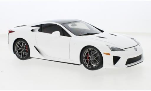 Miniature Lexus LFA 1/18 AUTOart blanche/carbon 2010 Lexus LFA 1/18 AUTOart blanche/carbon 2010 miniature