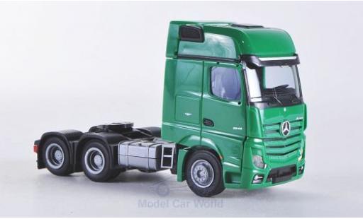 Miniature Mercedes Actros 1/87 AWM 2 Giga. verte Aerop.-Zugmaschine 3-achsig verte Mercedes Actros 1/87 AWM 2 Giga. verte Aerop.-Zugmaschine 3-achsig verte miniature
