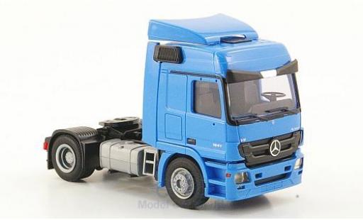 Miniature Mercedes Actros 1/87 AWM MP3 L mit Windleitblechen bleue Mercedes Actros 1/87 AWM MP3 L mit Windleitblechen bleue miniature