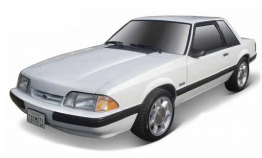 Miniature Ford Mustang 1/64 Burago LX blanche 1988 Ford Mustang 1/64 Burago LX blanche 1988 miniature
