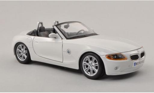 Miniature Bmw Z4 1/24 Burago blanche Bmw Z4 1/24 Burago blanche miniature
