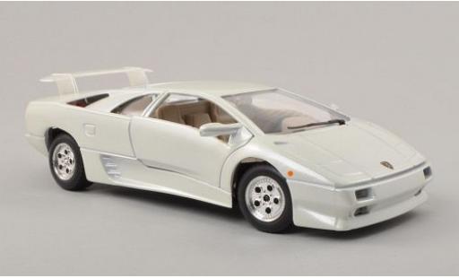 Miniature Lamborghini Diablo 1/24 Burago metallise blanche Lamborghini Diablo 1/24 Burago metallise blanche miniature