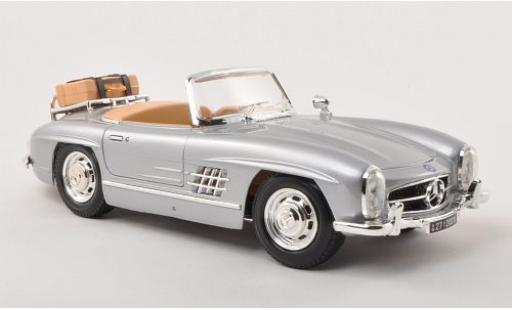 Miniature Mercedes 300 1/18 Burago SL Roadster grise mit Gepäckträger Mercedes 300 1/18 Burago SL Roadster grise mit Gepäckträger miniature