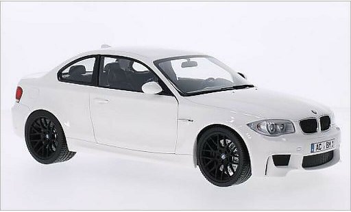 Bmw 1M coupe 1/18 Minichamps blanche 2011 E82 miniature