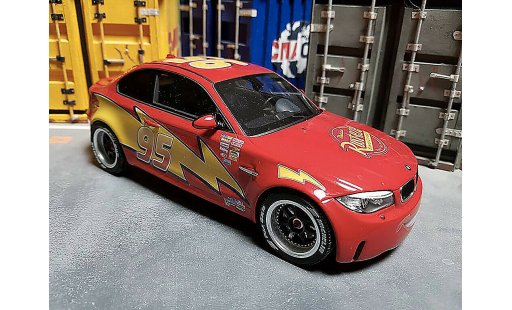 Bmw 1M flash mcqueen 1/18 GT Spirit  miniature
