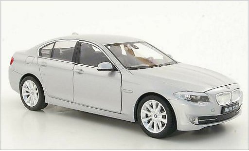 Bmw 535 berline 1/24 Welly i (F10) grise miniature
