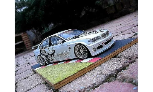 Bmw 320 WTCC 1/18 Autoart E46 i flying lizard miniature