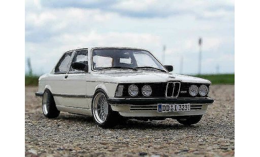 Bmw 323 tuning 1/18 Autoart e21 blanche jantes alpina 16 pouces 1977 miniature