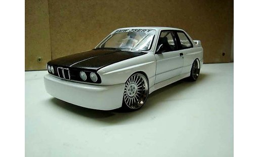 Bmw M3 coupe 1/18 Minichamps E30 blanche jantes hartge 19 pouces miniature
