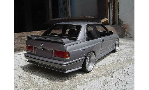 Bmw M3 coupe 1/18 Kyosho E30 grise jantes de m3 e46 avec cerclage chrome miniature