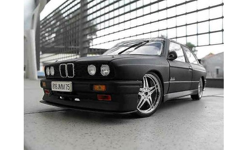 Bmw M3 coupe 1/18 Minichamps E30 noire echappement inox nos miniature