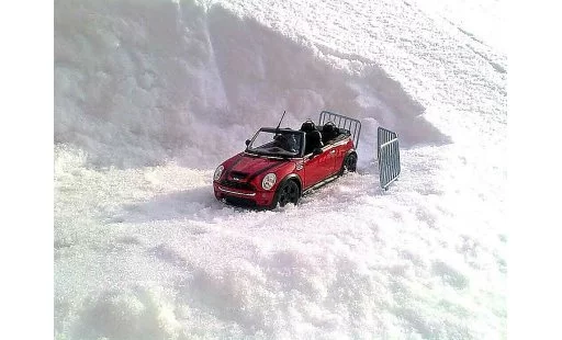 Mini Cabriolet S 1/18 Burago rouge miniature