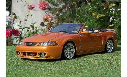 Ford Mustang 2003 1/18 Ut Models svt cabriolet orange juice miniature