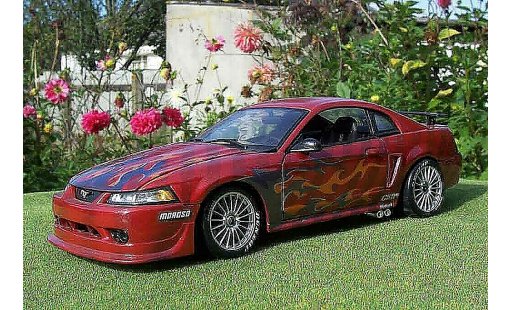 Ford Mustang 2000 1/18 Ut Models svt cobra fire snake miniature